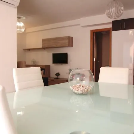 Apartamento Los Delfines *